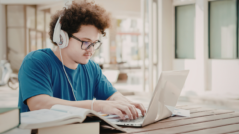 Educação até 2050: Sérgio Bento De Araújo analisa quais competências serão indispensáveis para prosperar em um mundo cada vez mais impulsionado pela inteligência artificial.